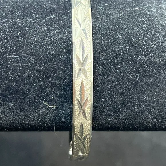 Vintage Silver Tone Starburst Hinged Bracelet (4001) - Picture 2 of 5